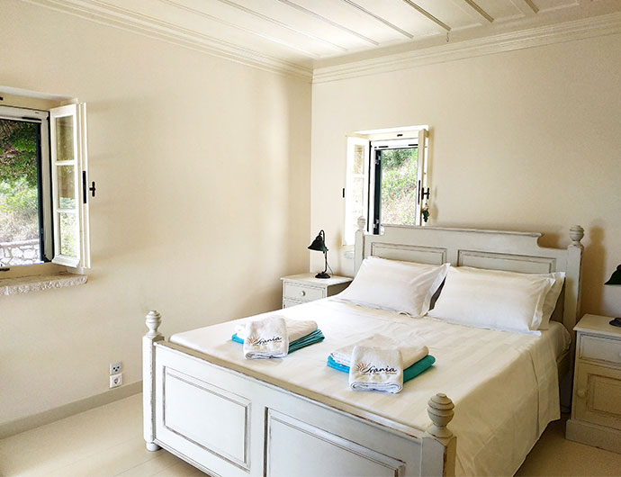 1 of the 5 bedrooms of villa Geofos in Lefkada